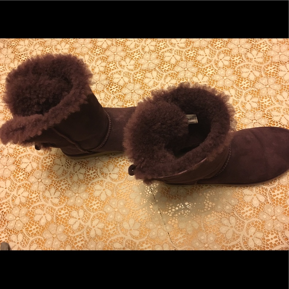 UGG  Bailey Bow Size 7